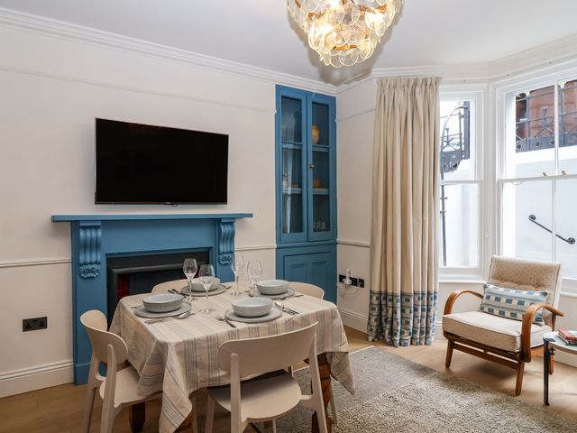 Tamar (Flat 1, Basement) 2 Sussex Place - 1162107 - photo 1