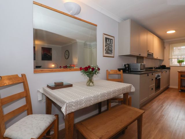 New Tower House- 10 Pear Tree Court - 1162174 - photo 5