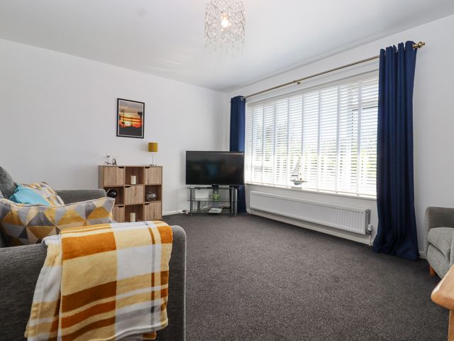 3 Elm Court - 1162511 - photo 5
