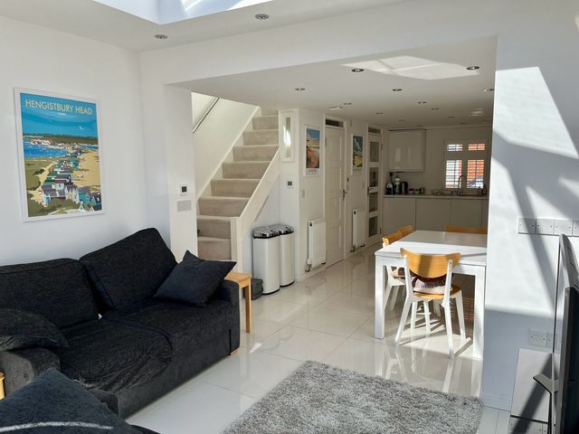 23 Millhams Street - 1162980 - photo 2