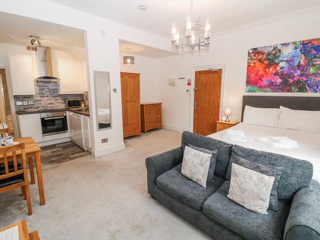 A studio room with a kitchen and seating area at Arkwright in Matlock