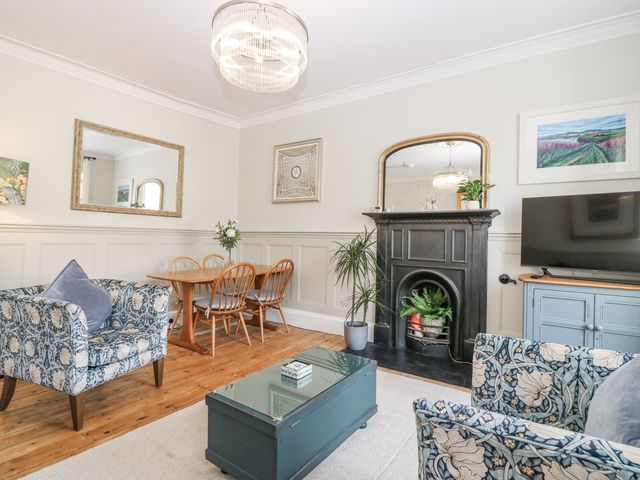 11A High Street - 1165462 - photo 3