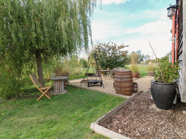 Bonnie's Shepherds Hut at Shepherds Lodge Retreat and Wellness - 1165644 - photo 2