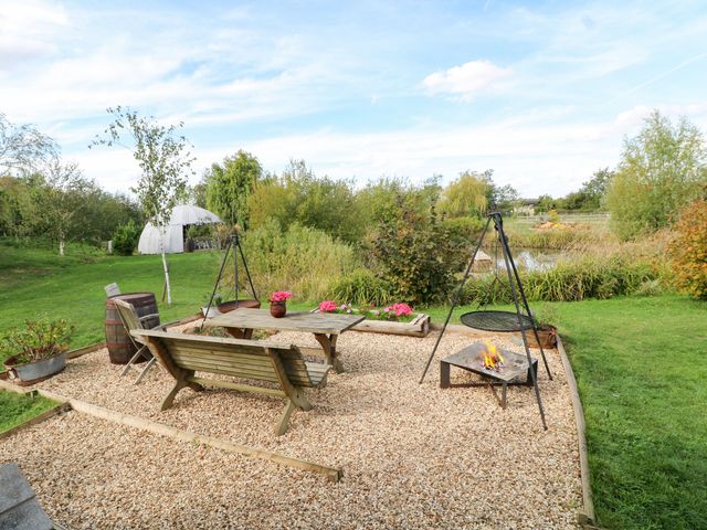 Lillie's Shepherds Hut at Shepherds Lodge Retreat and Wellness - 1165646 - photo 2