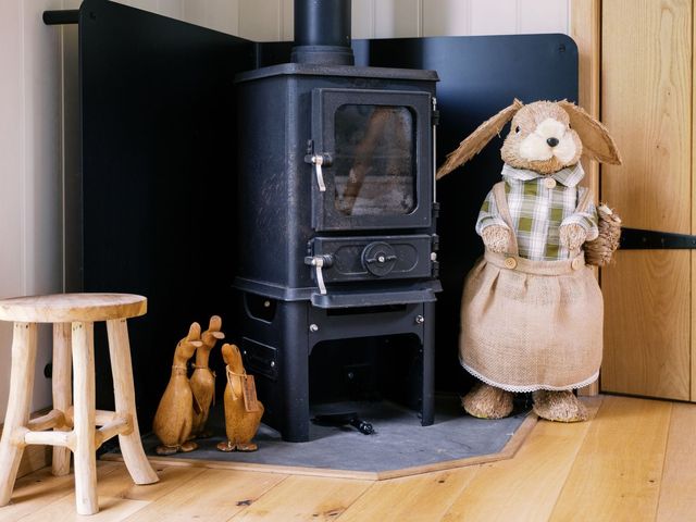 Herbie's Shepherds Hut at Shepherds Lodge Retreat and Wellness - 1165648 - photo 4