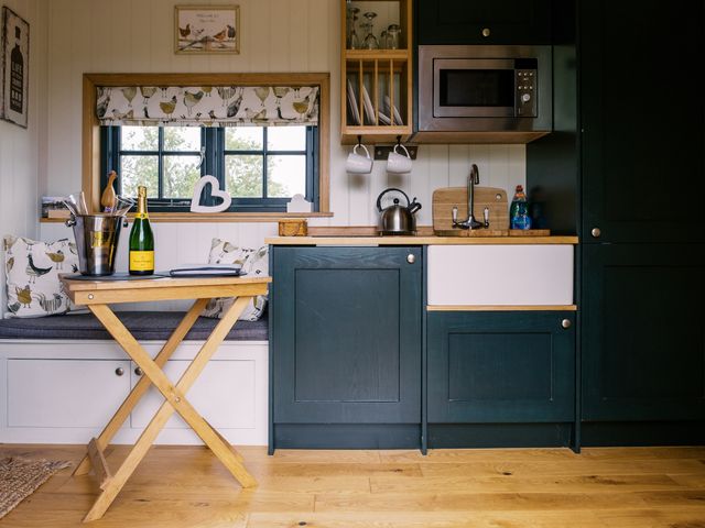 Poppie's Shepherds Hut at Shepherds Lodge Retreat and Wellness - 1165650 - photo 4