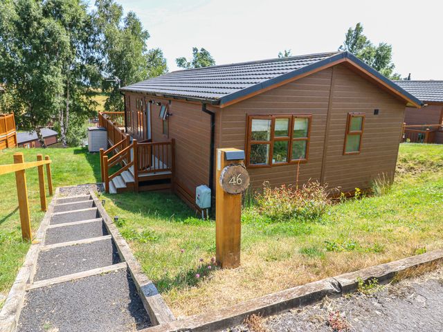 A cabin with steps leading up to it at Finnbars Lodge in Richmond