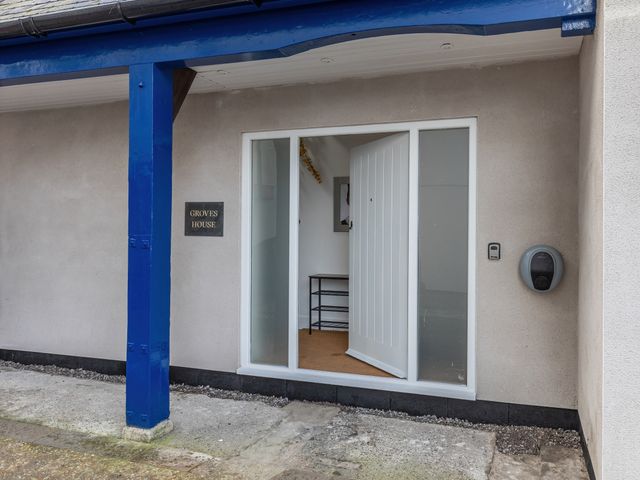 Groves House - 1166808 - photo 2