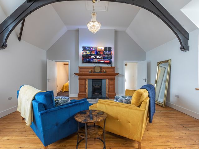 Groves House - 1166808 - photo 3