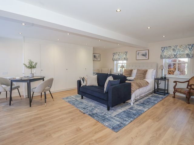 Providence Court - 1167317 - photo 3