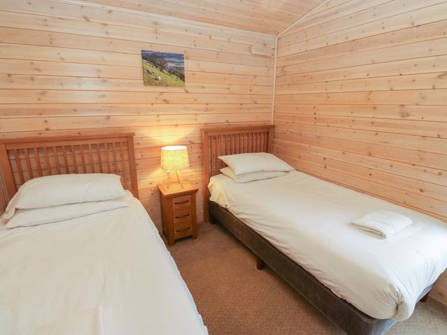 Dovestone Secluded Luxury Lodges (sleeps 6) - pets welcome - 1167520 - photo 3