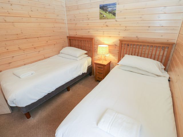 Dovestone Secluded Luxury Lodges (sleeps 6) - pets welcome - 1167520 - photo 4