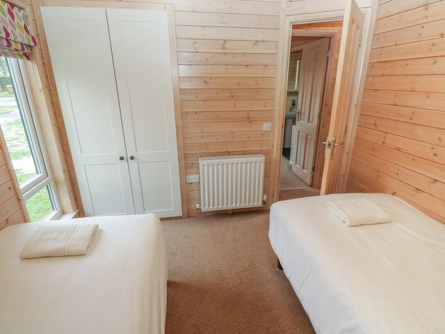 Dovestone Secluded Luxury Lodges (sleeps 6) - pets welcome - 1167520 - photo 5