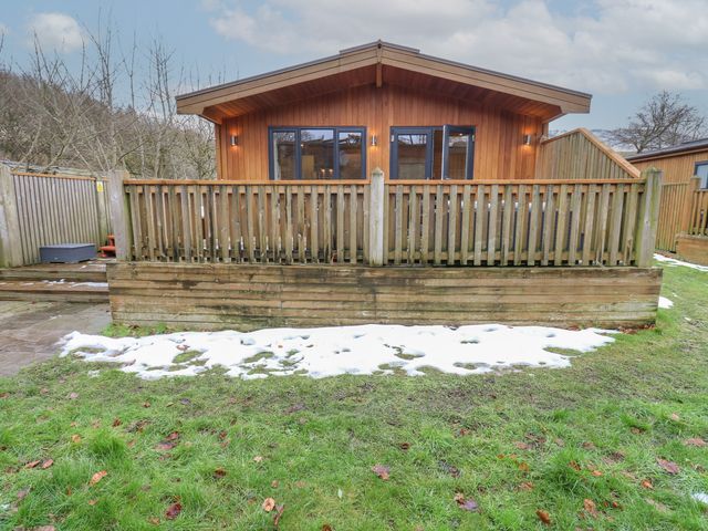 Dovestone Secluded Luxury Lodges (sleeps 6) - pets welcome - 1167520 - photo 2