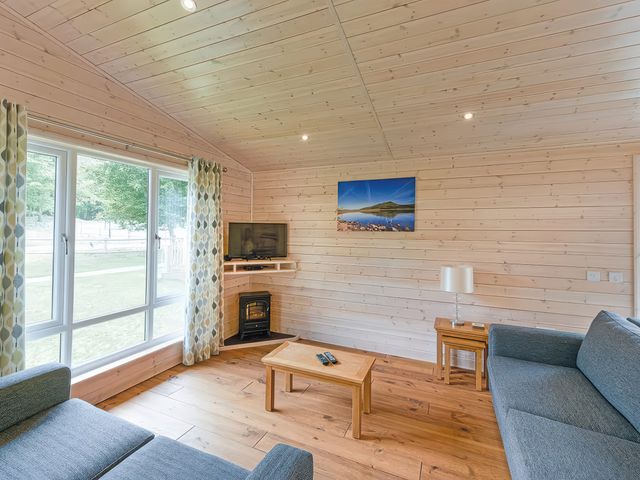 Dovestone Luxury Lodges (sleeps 6) - pets welcome - 1167537 - photo 3