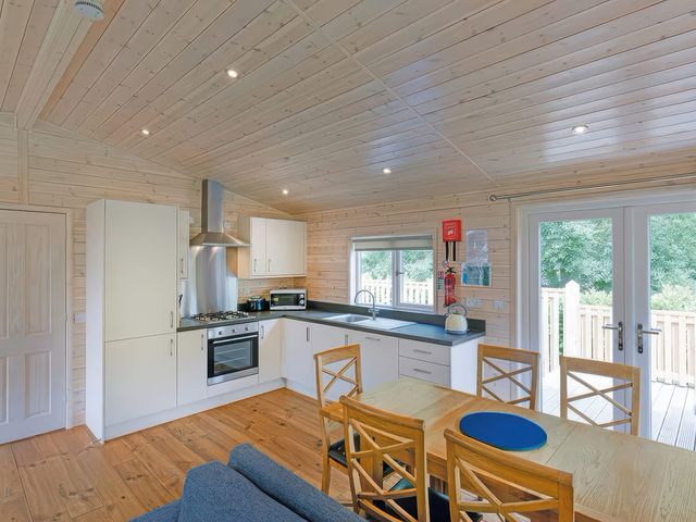 Dovestone Luxury Lodges (sleeps 6) - pets welcome - 1167537 - photo 4