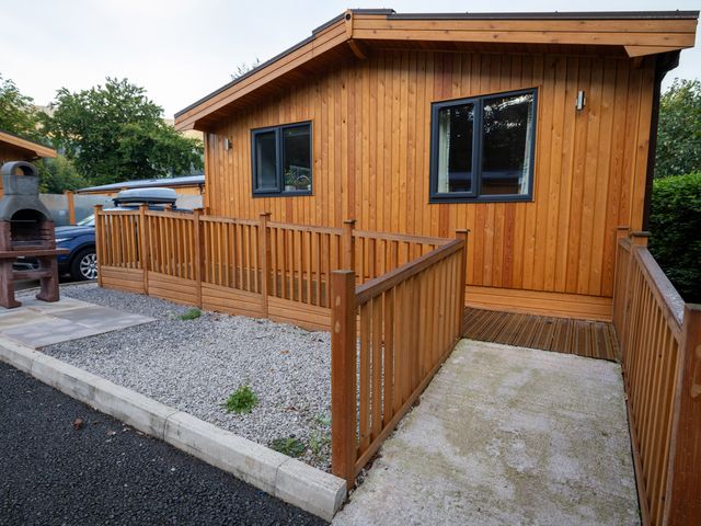 Dovestone Luxury Lodges (sleeps 4) - pets welcome - 1167538 - photo 2