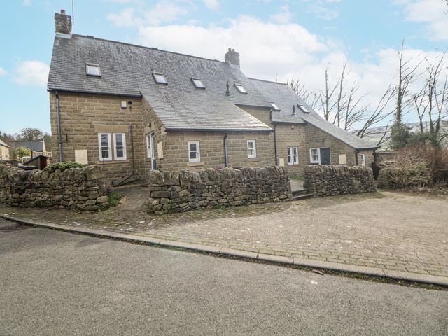 A house with a stone wall and driveway at 6 Fidlers Close Bamford