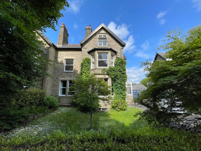 A house with windows and greenery at Montclair