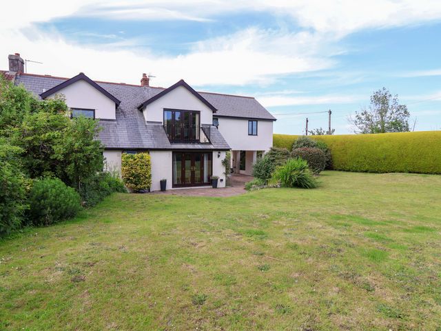 A house with garden and patio at 1 Eastdon Cottages Exeter
