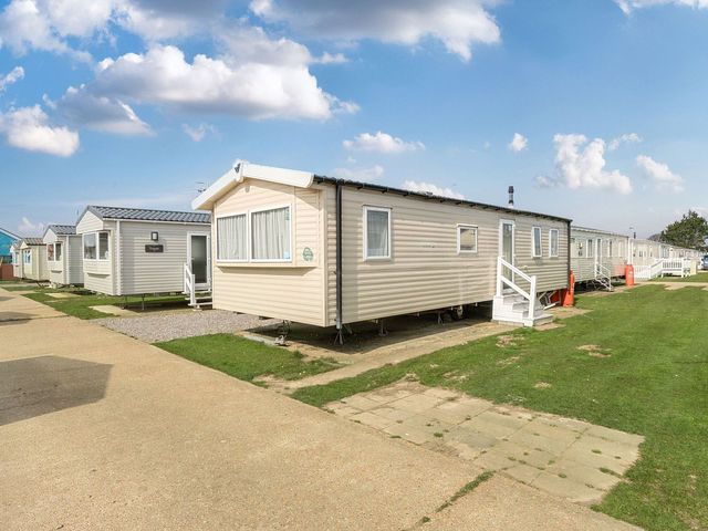 Mobile home exterior at Windsurfer’s Rest - Hayling Island Holiday Park