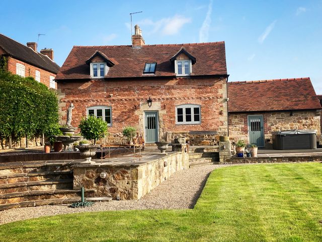 A house with a garden and steps at New Elms Farmhouse in Melbourne, Derbyshire