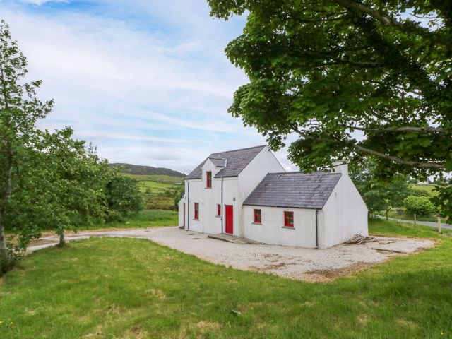 A house surrounded by grass and trees at Shane's Cottage, Falcarragh, County Donegal