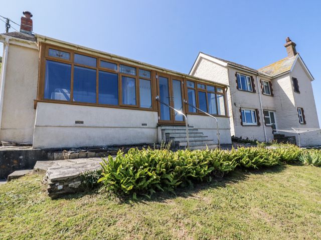 A house with steps and garden at Sea Ledge in Tintagel