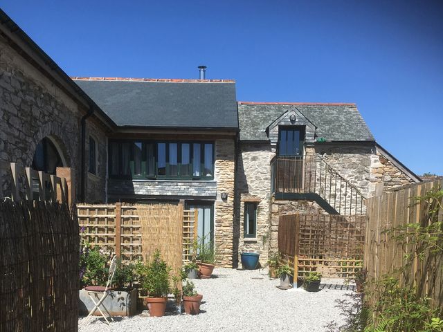 A building with windows and stairs in an outdoor area at Pit Paddy Barn Cusgarne near St Day