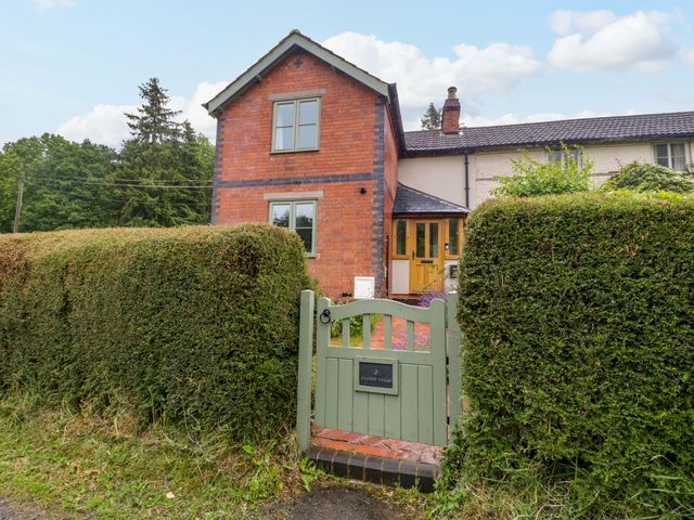 A house with a gate and hedges at 2 Loxter Villas Wellington Heath near Ledbury