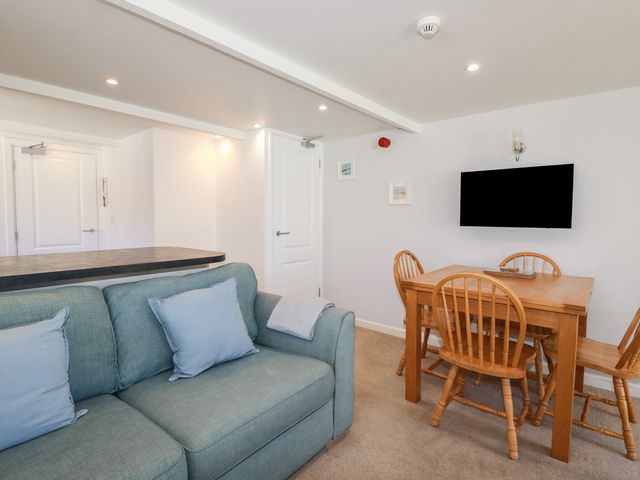 St Saviours- Flat 3 - 1172038 - photo 3