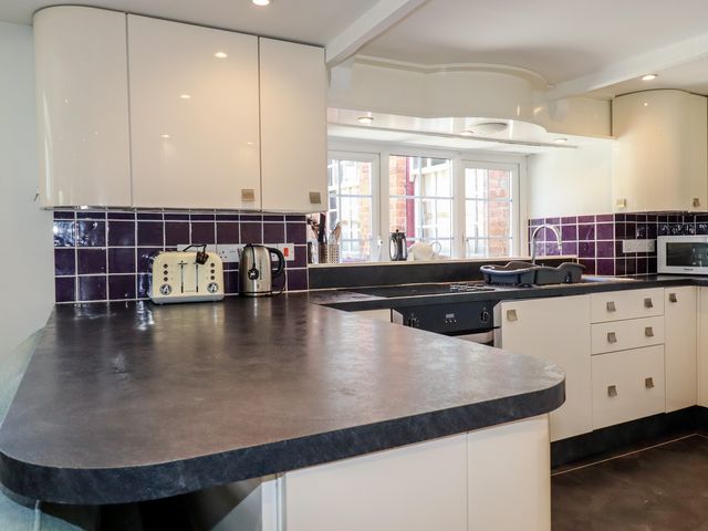 St Saviours- Flat 3 - 1172038 - photo 4