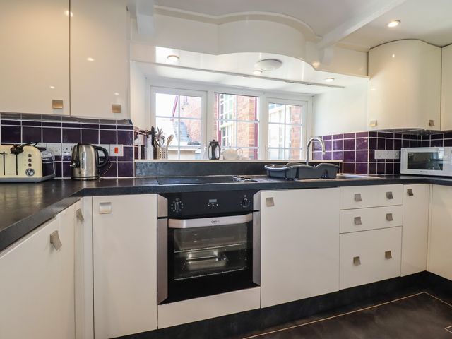 St Saviours- Flat 3 - 1172038 - photo 5