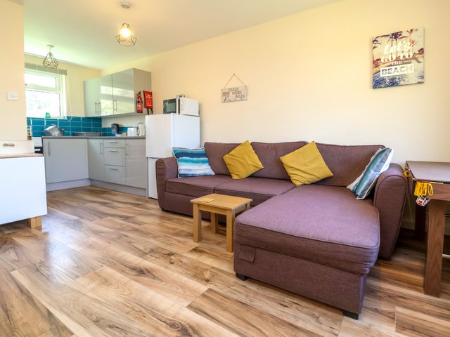 24 The Glade - 1172132 - photo 5