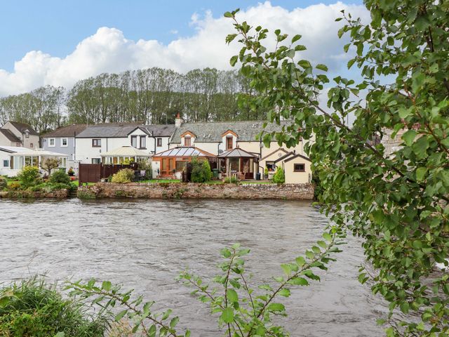 A view of houses and a river at Beckside Cottage in Penrith