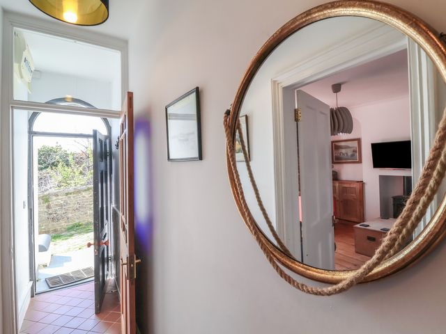 12 Alpha Place - 1172658 - photo 1 