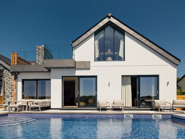 A house with a swimming pool at Trevean in Mullion