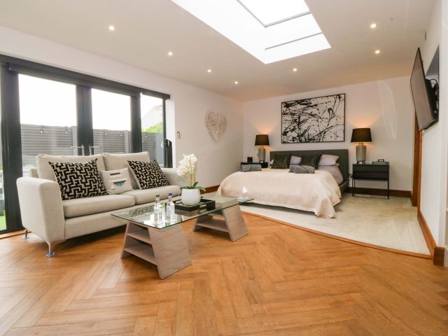 The Lodge at Dafarn Newydd - 1173106 - photo 2