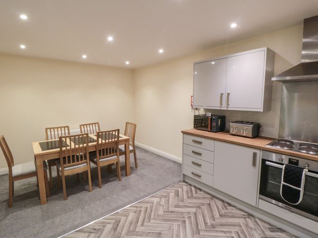 The Newborough Apartment 4 - 1173195 - photo 3