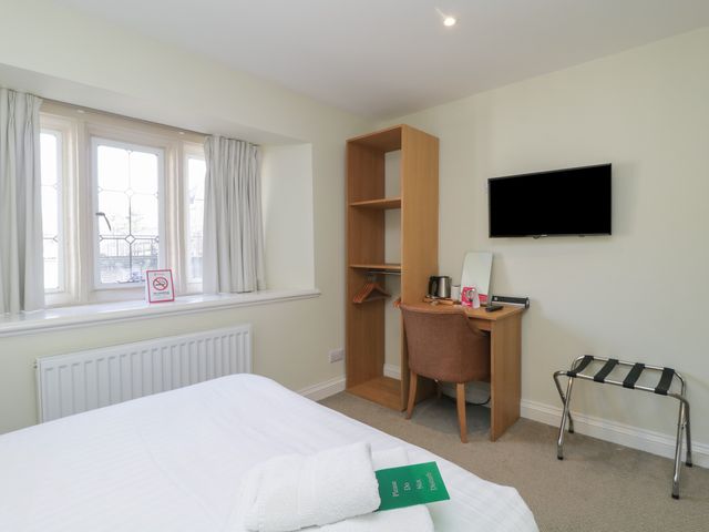 Harcombe House Rooms - First Floor Double - 1173358 - photo 5