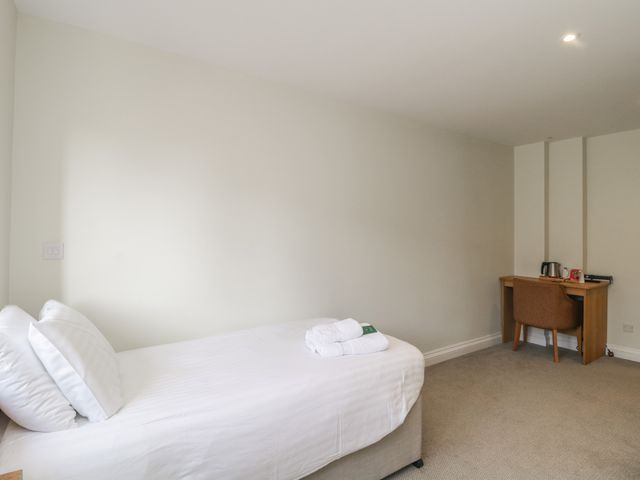 Harcombe House Rooms - First Floor Single - 1173367 - photo 5