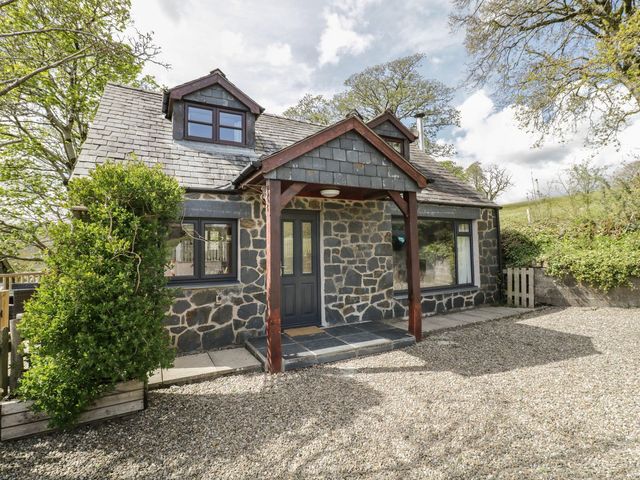 A house with a porch and gravel pathway at Cyffdy Cottage - Aran in Bala