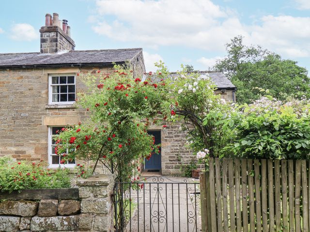 A house with a garden and gate at Whinstone Cottage in Esk Valley near Grosmont