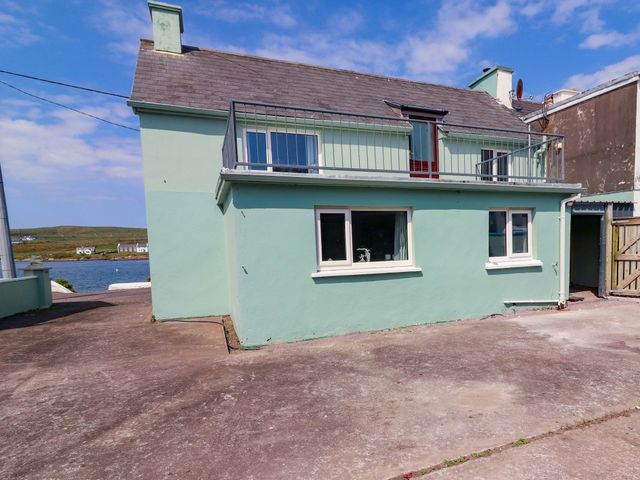 A house with a balcony and windows at O'Conells in Portmagee