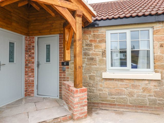 Spacious Cottage Number 6 - 1173951 - photo 1 