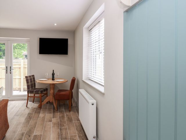 Courtyard Cottage Number 10 - 1173953 - photo 3