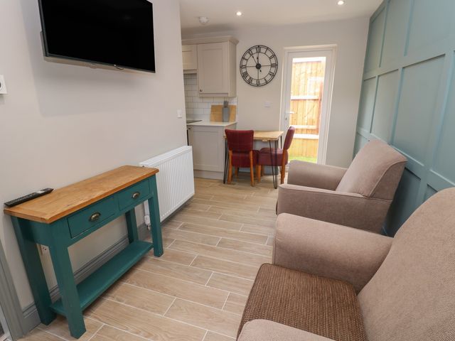 Courtyard Cottage Number 9 - 1173955 - photo 2