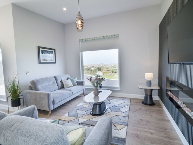 Number 6 Villa - The View - 1174212 - photo 2