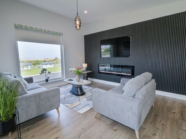 Number 6 Villa - The View - 1174212 - photo 3