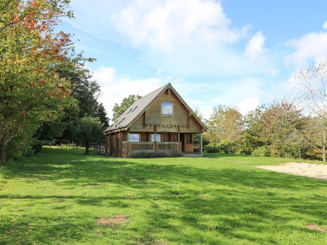 A house with a porch and garden at Pen Y Clawdd Beggar's Bush near Presteigne